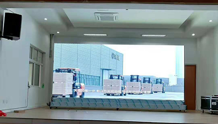 浙江地板公司室內P2.5租賃顯示屏安裝完成